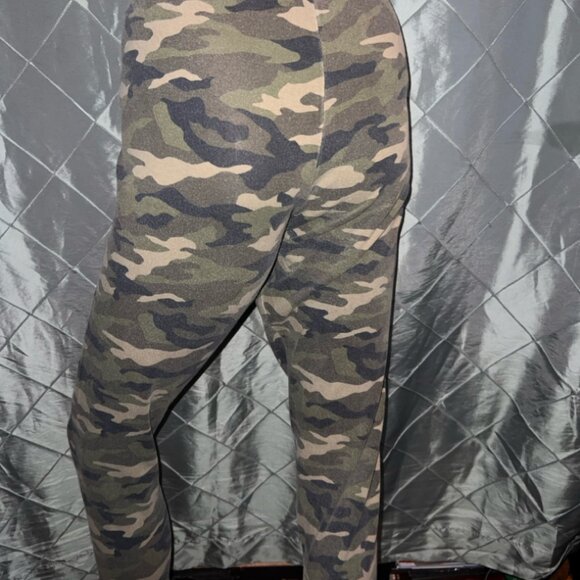 No‎ Boundaries Women 2XL (19) Plus Size Camo Comfortable Cozy Leggings - Picture 3 of 5